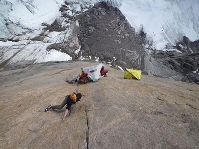 extreme_hanging_tents_11.jpg