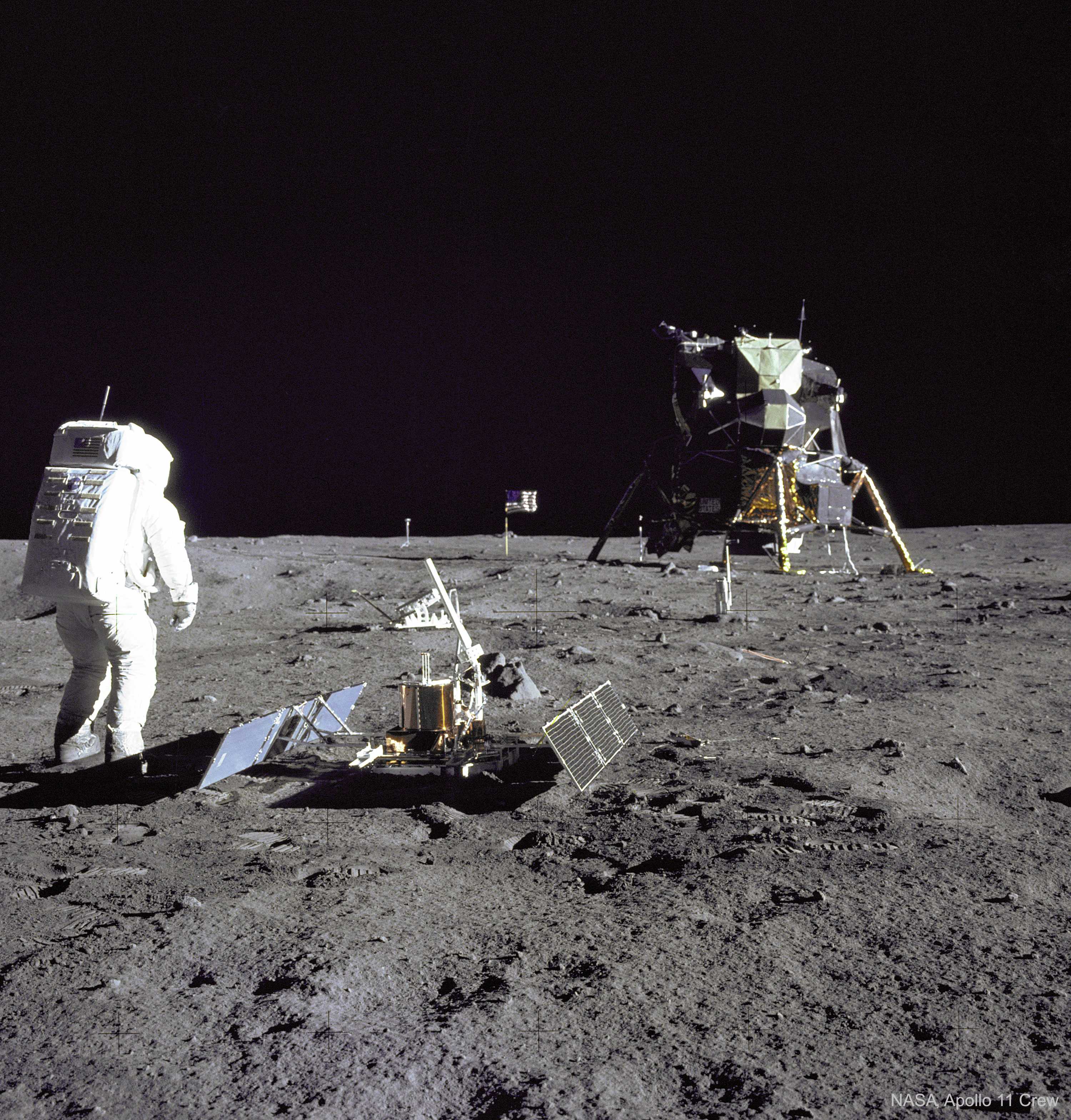 AldrinSeismometer_Apollo11_3000.jpg