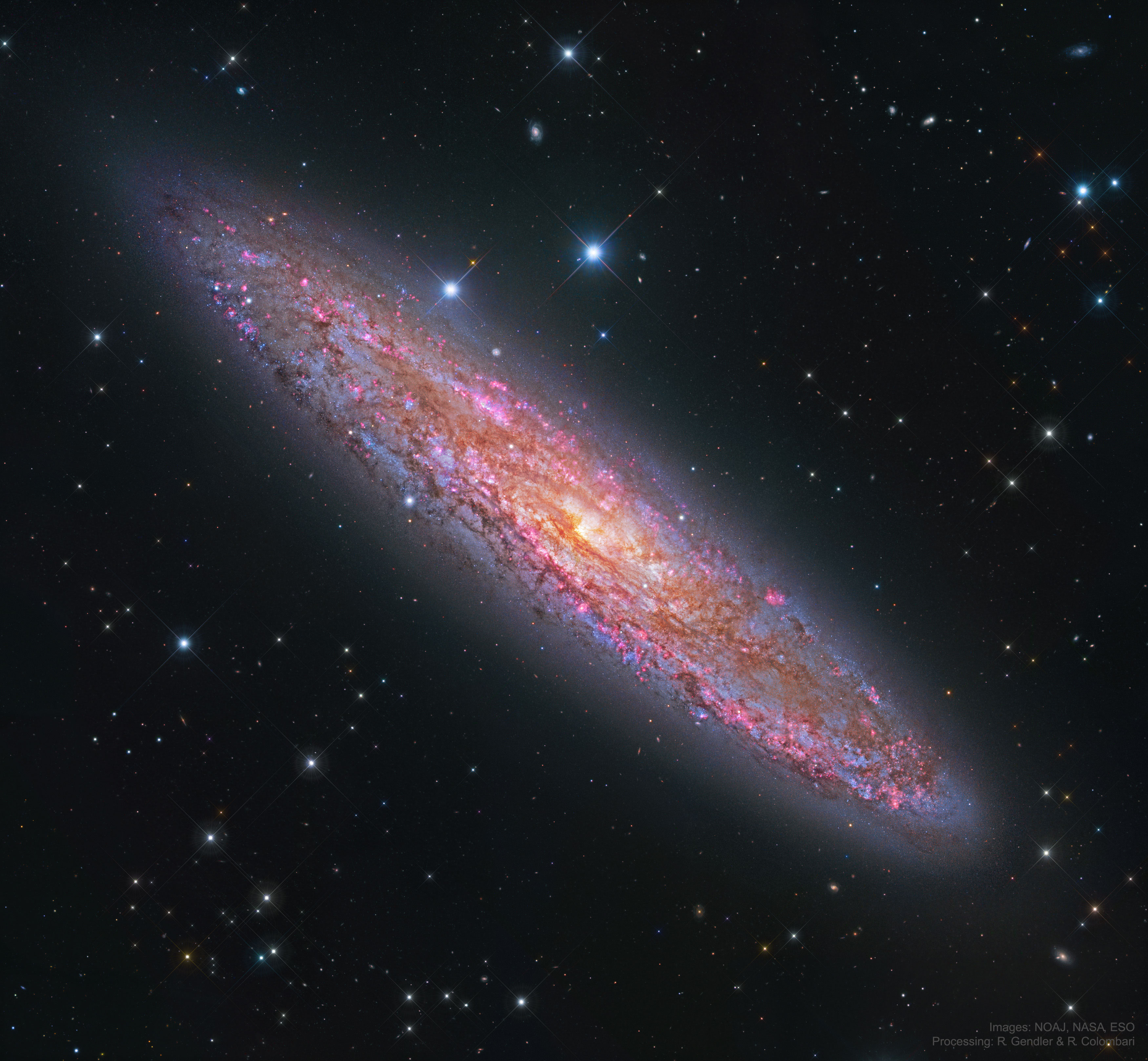 NGC253_HstSubaruEsoNew_3500.jpg