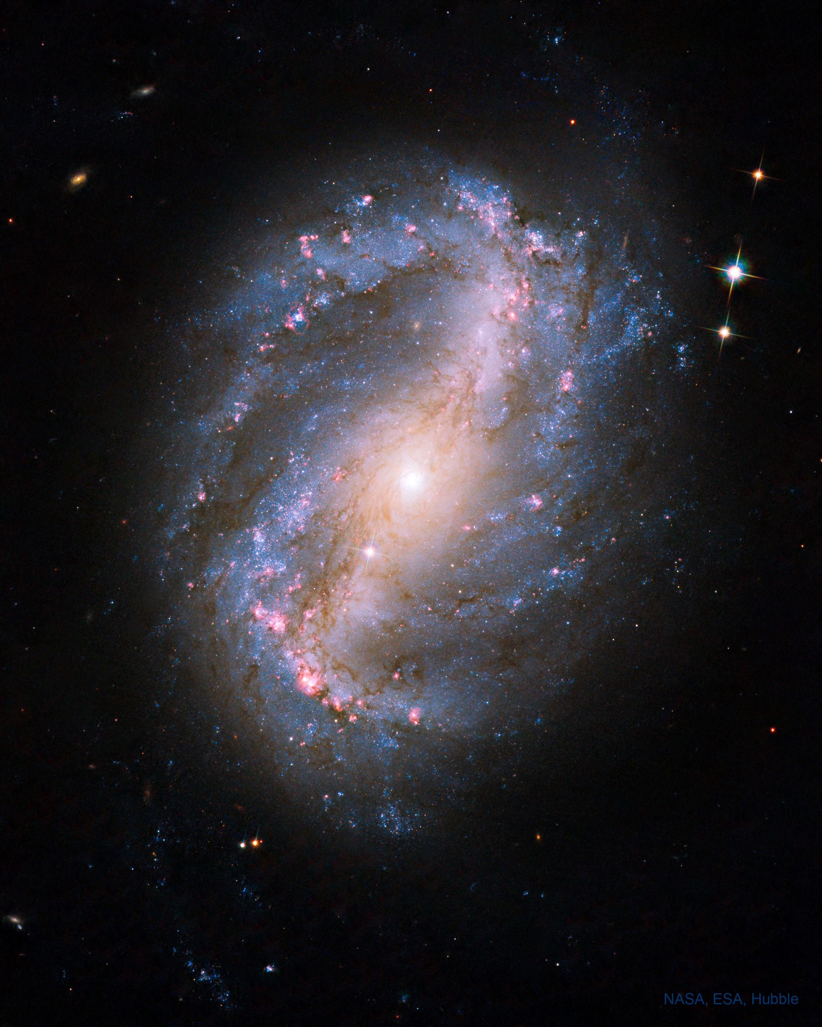 Ngc6217_Hubble_2631.jpg