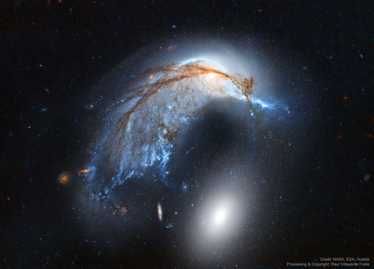 PorpoiseGalaxy_HubbleFraile_1300.jpg