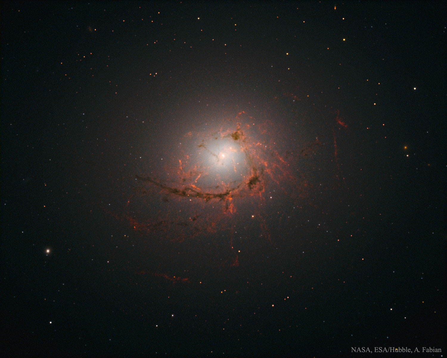 ngc4696_Hubble_1500.jpg